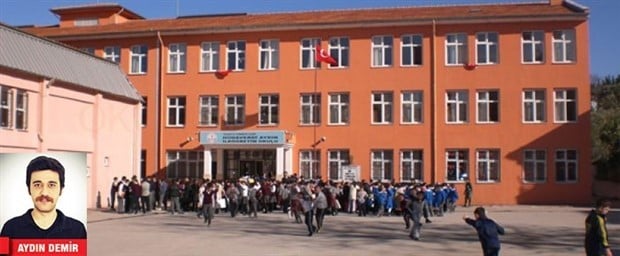 Okullarda AKP propagandası