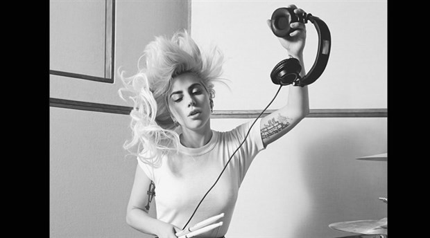Daha organik daha samimi Lady Gaga