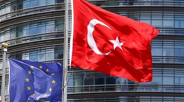 European Commission calls on Turkey to investigate doubts on referendum