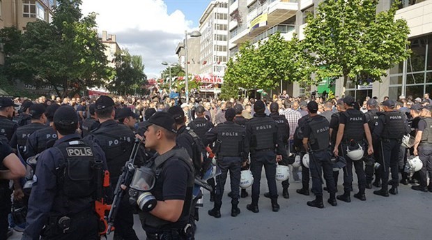 Police in Turkey attack people protesting arrest of educators Gülmen and Özakça