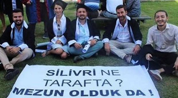 Students in Turkey probed over banners unfurled at graduation ceremony
