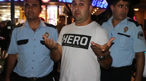 Police in Turkey continue targeting people with 'Hero' t-shirts on