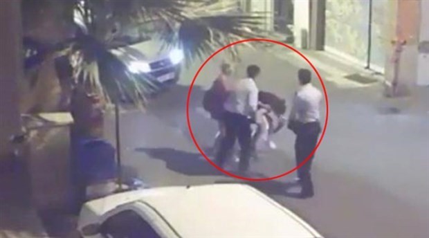 Police in Turkey batters women who seek help from him after being harassed by an aggressor