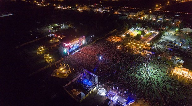 Zeytinli Rock Festivali rekorla başladı