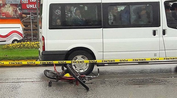 Bisikletlinin ölümüne neden olan kamyon sürücüsü kaçtı