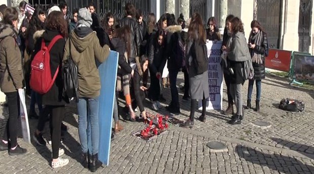Zülal Tütüncü cinayetine tepki büyüyor; İstanbul Üniversitesi önünde protesto