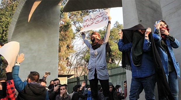 Ruhani, reform için protestoları nasıl kullanabilir?