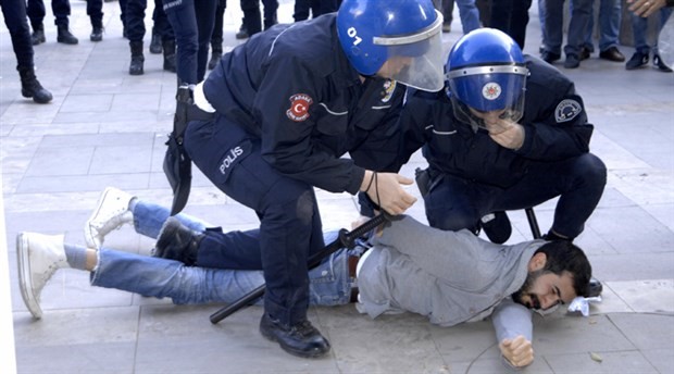 Gözaltıları protesto eden Halkevleri üyelerine polis müdahalesi: 14 gözaltı