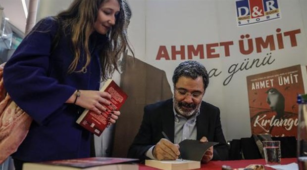 Yazar Ahmet Ümit: Yazarken 'acayip özgürüm' diyemiyorum