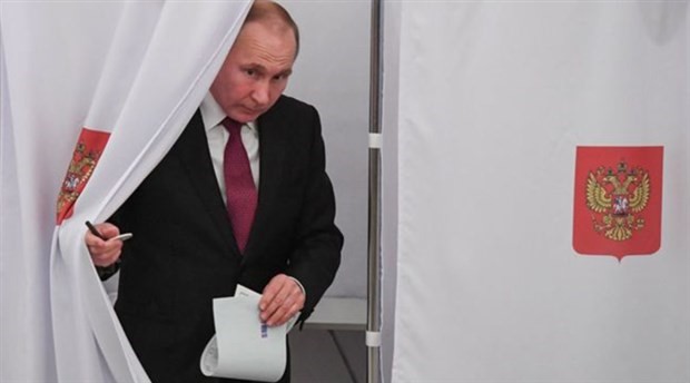 Rusya sandık başında; favori Vladimir Putin
