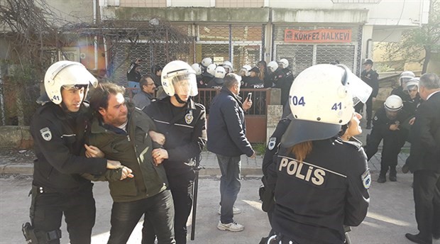 Halkevi kapatıldı, 13 üyesi gözaltına alındı