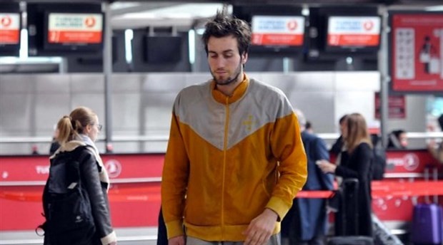 Havalimanında kalan basketbolcu Mehmet Şanlı hastaneye yatırıldı