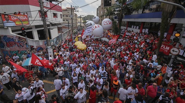 Lula direnişe geçti halk bu sloganı attı: Teslimiyet yok
