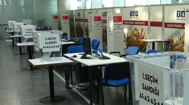 Türkiyeli seçmenler, yurt dışında oy kullanmaya başladı