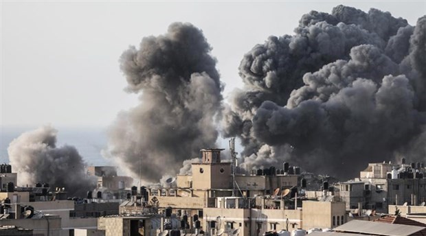 İsrail, Gazze'de kültür merkezi binasını vurdu