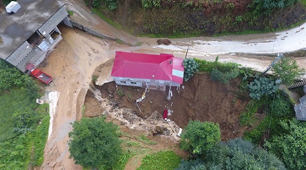 Rize'de şiddetli yağış sonrası sel ve heyelanlar oldu