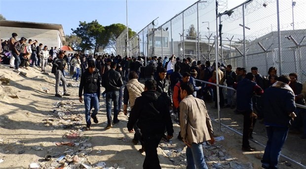 Yunanistan'daki mülteci kampında şiddet