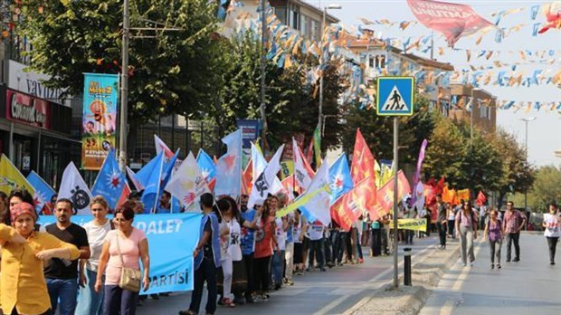 Barış mitingi için binler Bakırköy'e yürüdü