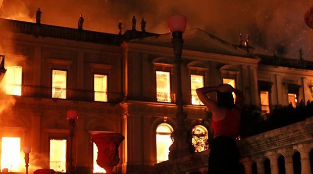 Brezilya'da 200 yıllık müzede yangın
