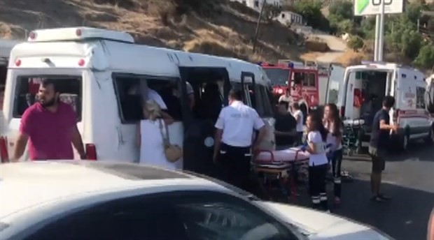 Bodrum'da yolcu minibüsü devrildi: 1'i ağır 16 yaralı