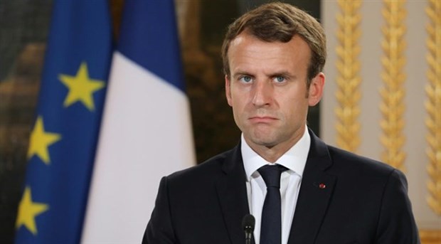 Macron, 'işsizim' diyen genci azarladı