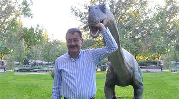 Melih Gökçek'in dinozorları Trabzon'a gönderildi