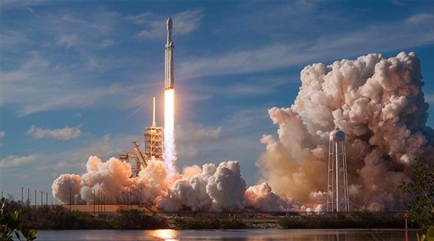 SpaceX gözlem uydusunu uzaya fırlattı