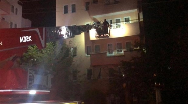 Bursa'da çatlaklar meydana gelen 6 katlı bina tahliye edildi