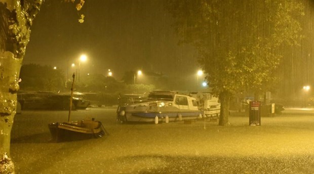 Fransa'da şiddetli yağışlar 13 can aldı