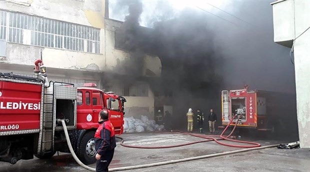 Uşak'ta elyaf fabrikasında yangın