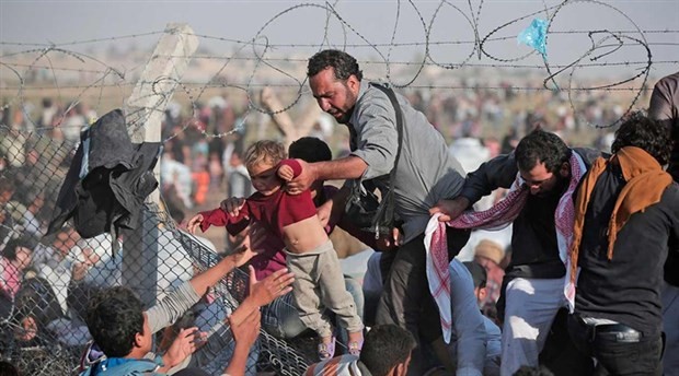 "Hem mültecilere eziyet hem de mülteci göçünden zarar"
