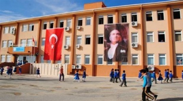 Trabzon'da bir okulda 25 öğrenci zehirlendi