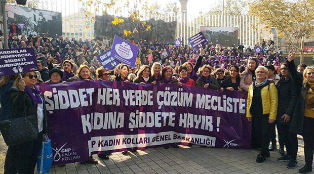 Bursa'da kadına şiddete karşı yürüyüş