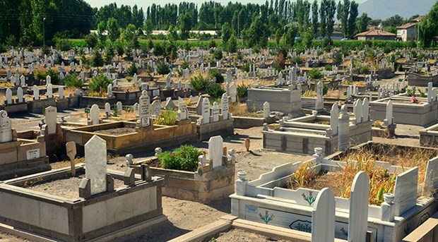 4 metrelik mezar yerini internette 29 bin liradan satışa çıkardı