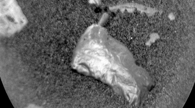 NASA: Mars'ın yüzeyinde sıra dışı bir nesne bulundu