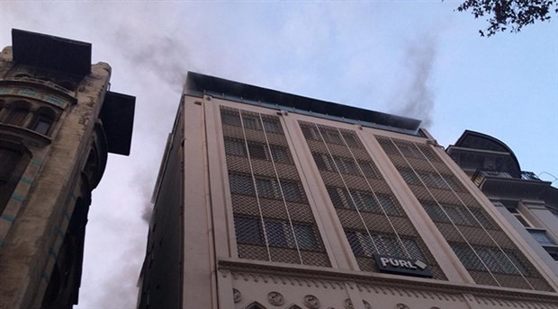 Karaköy'de yangın paniği