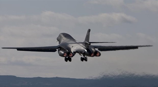 Rusya, Venezuela'ya 2 bombardıman uçağı gönderdi