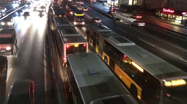 Sefaköy'de metrobüs arızalanmıştı: Seferler normale döndü