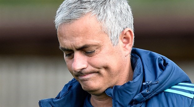 Manchester United, Jose Mourinho'nun görevine son verdi