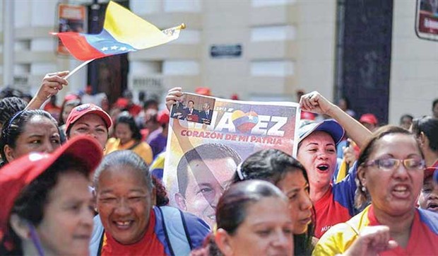 Chavez’i deviremeyenler Maduro’ya saldırıyor