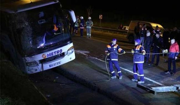 İstanbul’da yolcu otobüsü devrildi: 2 ölü, 21 yaralı