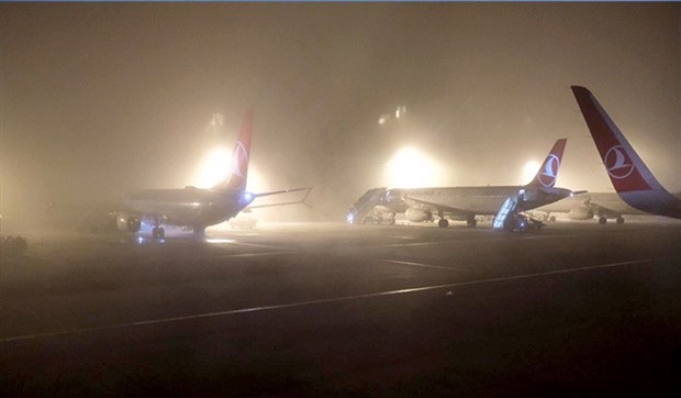 İstanbul’da hava trafiğine sis engeli