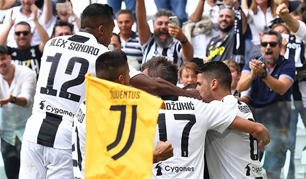 Juventus, Serie A tarihine geçti