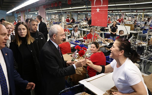 Kılıçdaroğlu, kadın fabrika işçilerini ziyaret etti