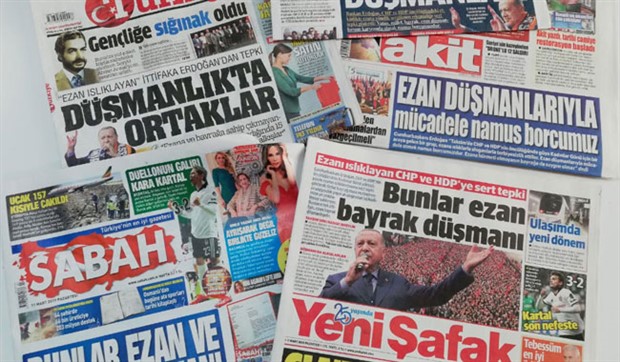 ‘Ezan ıslıklandı’ provokasyonunda yandaş yazarlar, gazetelerini yalanladı