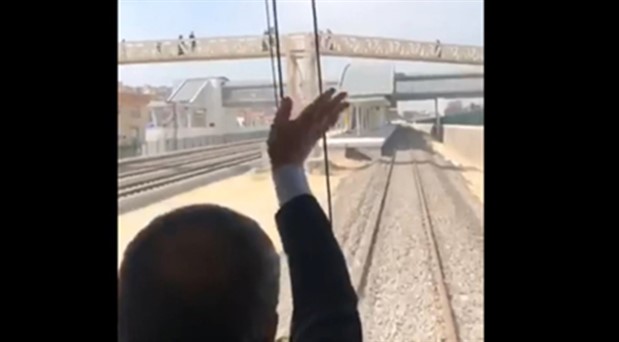 AKP’li heyet trene bakan yurttaşlara: “Şeyin trene baktığı gibi bakıyorlar”
