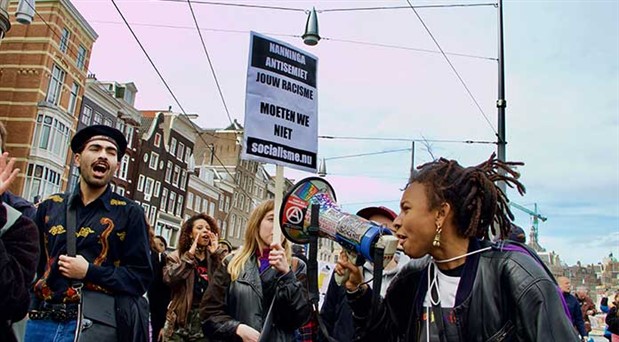 Hollanda’da ırkçılığa karşı binler buluştu