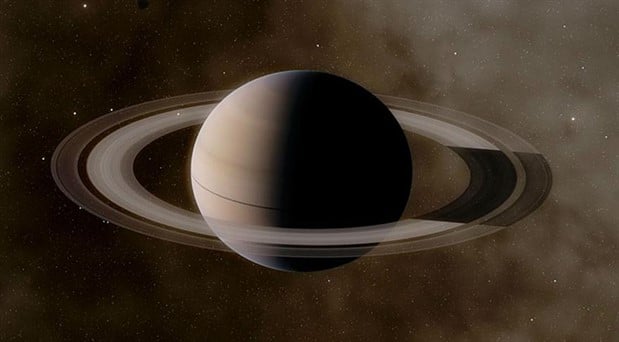 Satürn’ün uydularını halkalar renklendiriyor