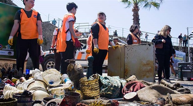 Antalya’da deniz dibi temizliği yapıldı