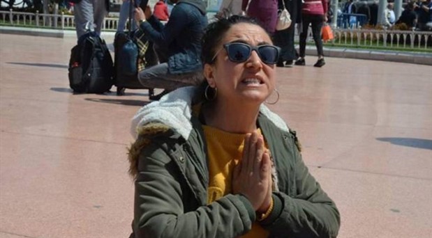 Taksim’de çocuk istismarını protesto eden kadın gözaltına alındı
